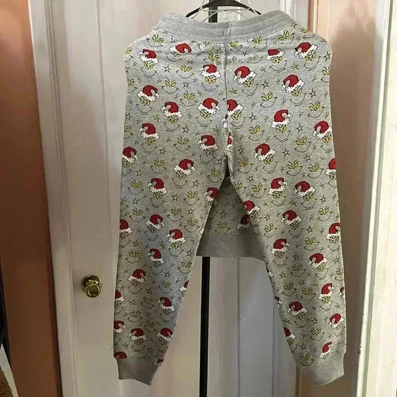 Grinch Christmas sweatpants and sweatshirt. - Picture 12 of 13